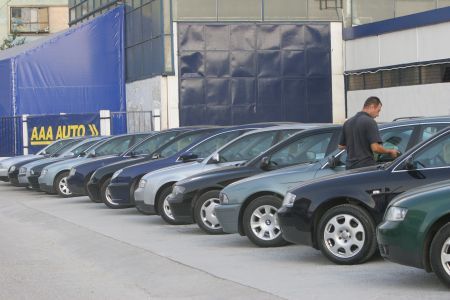 Taxa auto se triplează şi la maşinile noi de lux