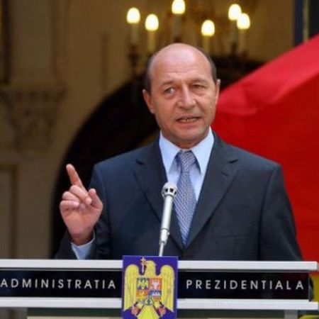 Băsescu îl dă în judecată pe Claudiu Săftoiu