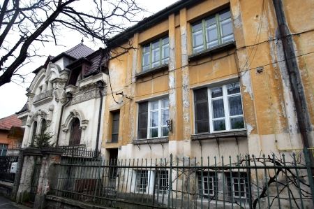 Baştanii imobiliari, interesaţi de casele de pe faleza Begăi