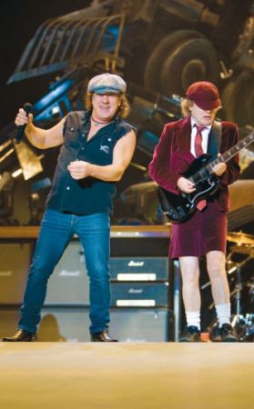 Cazare pentru AC/DC