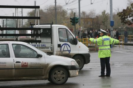 Criza ocoleşte salariile directorilor din Interne