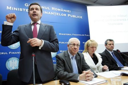 Depăşirea crizei începe cu trei comisii