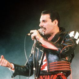 Freddie Mercury, cel mai iubit star rock | VIDEO