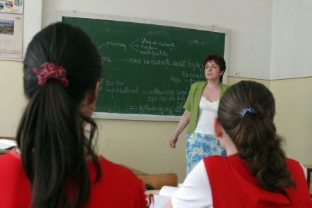 Mamele-profesoare dau statul în judecată