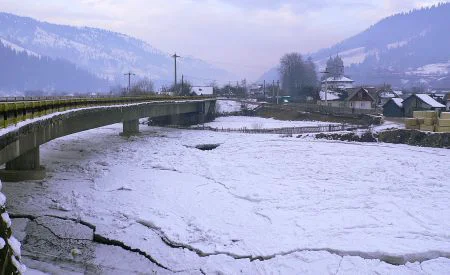 Pod de gheaţă lung de 12 kilometri