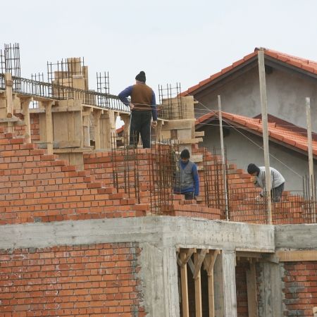 Românii construiesc din ce în ce mai mult