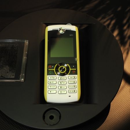 Telefonul din sticle de plastic reciclate