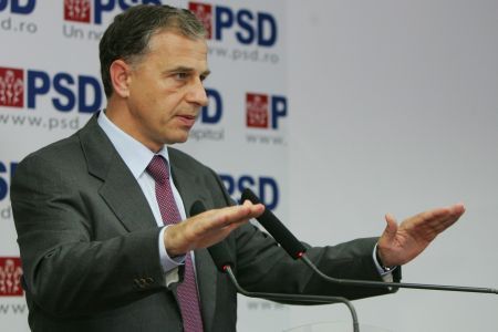 Geoană: Vor fi închise firme şi se vor pierde locuri de muncă