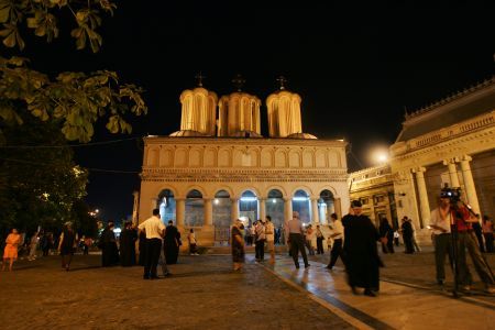 Guvernul mărește lefurile preoților