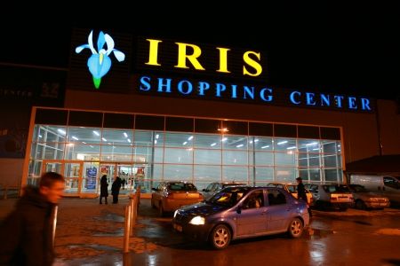 Iris Shopping Center, în Titan