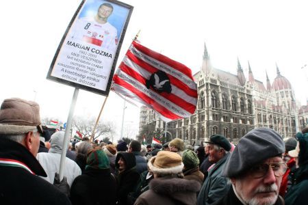 Miting cu steaguri de luptă în Ungaria