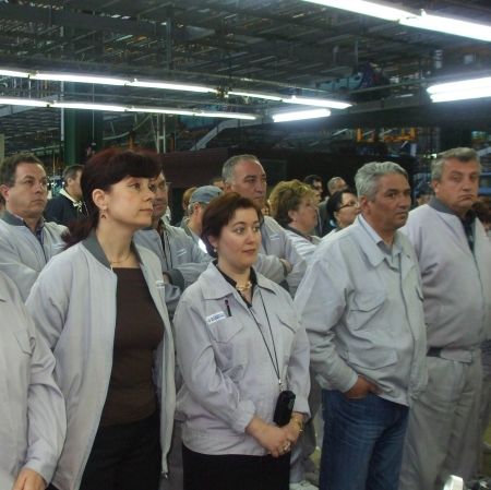 Românii nu renunţă la creşterea salariilor