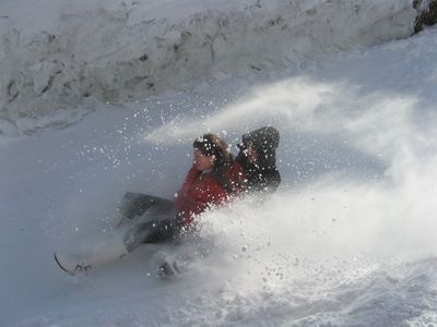 Turiştii profită de iarnă la Straja