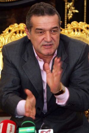 ULTIMA ORĂ: Becali negociază vânzarea Stelei