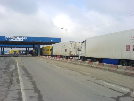 Aglomeraţie de TIR-uri la Nădlac, după ziua Ungariei