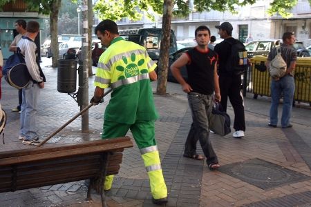 Aproape 12.000 de locuri de muncă