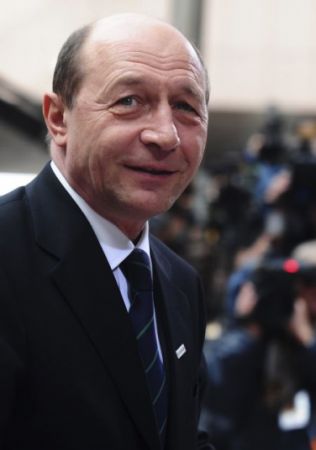 Băsescu acuză tergiversarea „marilor dosare”