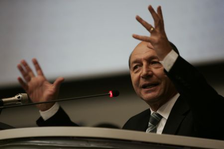 Băsescu îl ridică pe Vîntu la rangul de „domn mogul”