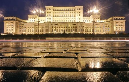 Casa Poporului stinge lumina