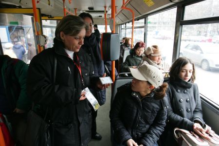 Controloarele RATB se luptă cu mitocănia