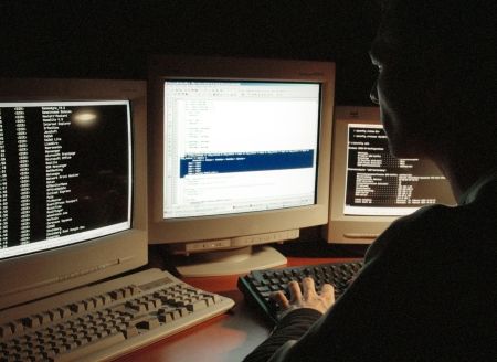 Hackerul român care a periclitat apărarea SUA a fost capturat