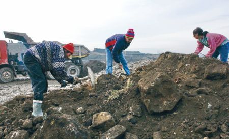 Hoţii de fier vechi trec la furtul din maşini