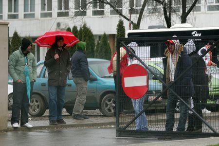 Înşelătorie în curtea poliţiei