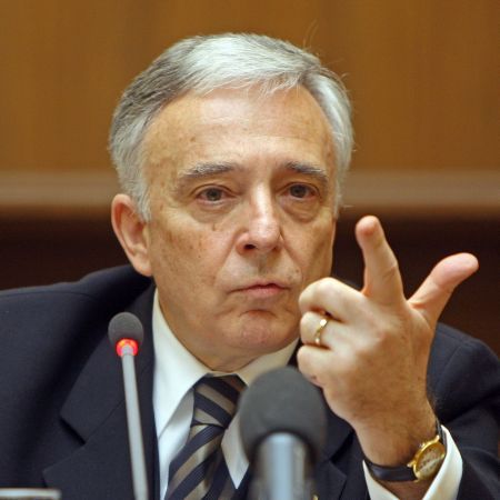 Isărescu relaxează creditarea cu ţârâita