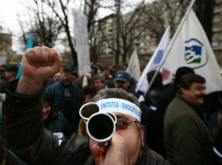 Luni încep protestele sindicaliştilor