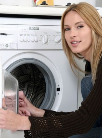 Maşina de spălat le-a emancipat pe femei