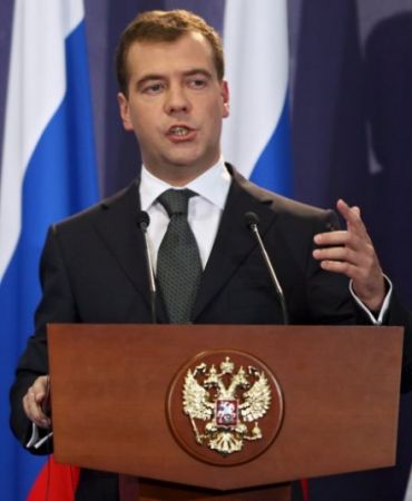 Medvedev îşi retrage armata din Cecenia