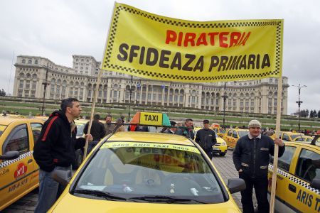 Protest al taximetriştilor în Capitală | FOTO