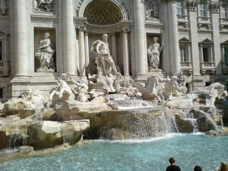 Românul acuzat că a furat 10 euro din Fontana di Trevi, achitat