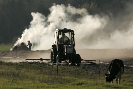 Suntem cu 100 de ani în urma agriculturii europene