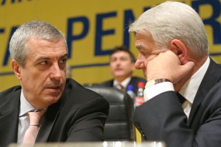 Tăriceanu caută vinovaţii pentru avansul lui Antonescu