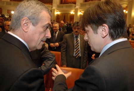 Tăriceanu i-a numărat absenţele lui Antonescu