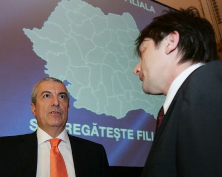 Tăriceanu şi Antonescu se bat pentru 300 de voturi