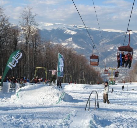 Turişti blocaţi în telescaun