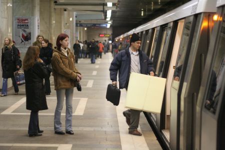 Angajaţii de la Metrou ameninţă cu greva