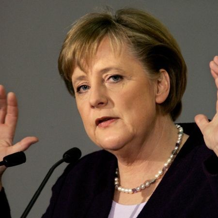 Angela Merkel, evacuată din cauza unei bombe