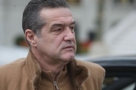 Avocaţii lui Becali cer revocarea ordinului de arestare preventivă