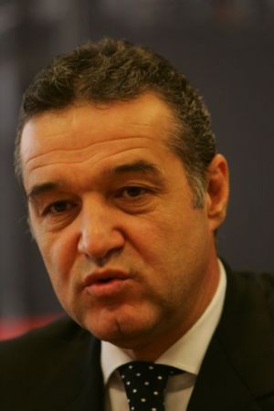 Becali „se plânge” la Senat