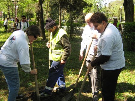 Consilier al Ambasadei SUA , la plantat de copaci