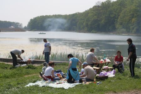 Decalogul de picnic, afişat în şcoli şi biserici