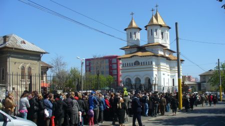 Mii de credincioşi, aşteptaţi la Mănăstirea Dervent