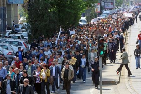 "Nu îngropaţi calea ferată!"