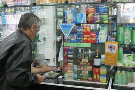 SĂNĂTATE: Distribuitorii dau drumul la medicamentele din depozite