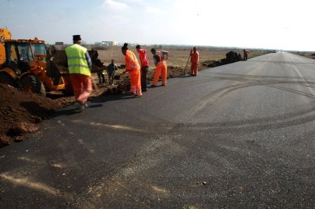 Traficul greu, deviat de pe DN6