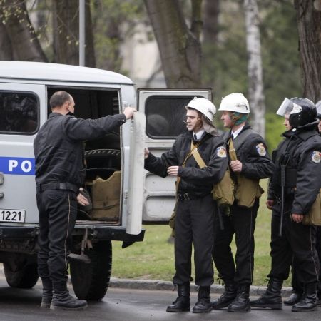 Voronin curăţă Moldova de ziarişti