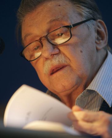 A murit Mario Benedetti